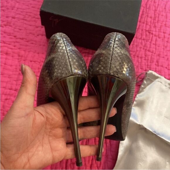 Giuseppe Zanotti Black Stiletto Heels with Pointed Toe, US9 - Picture 5 of 13